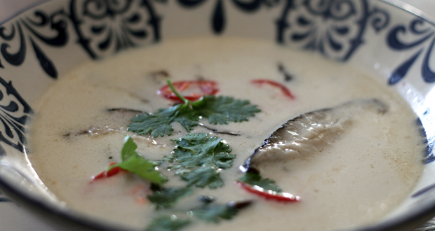 Sopa Tailandesa de Leite de Coco e Cogumelos